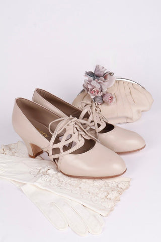 1930s everyday lace - up pumps - Off White - Eva - memery