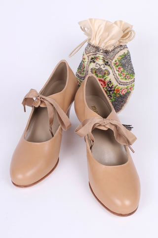 Late 1920's style pumps with shoe lace - Cream - Charlotte - memery