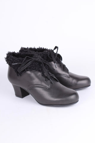 Soft 1940s /1950s style booties with fur - Black - Karin - memery