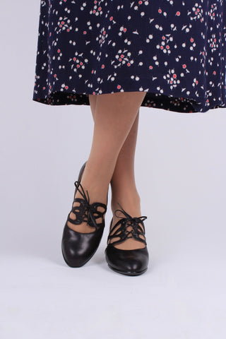 1930s everyday lace - up medium high heels - black - Eva - memery