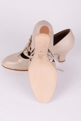 1930s everyday lace - up pumps - Off White - Eva - memery