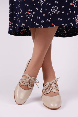 1930s everyday lace - up pumps - Off White - Eva - memery