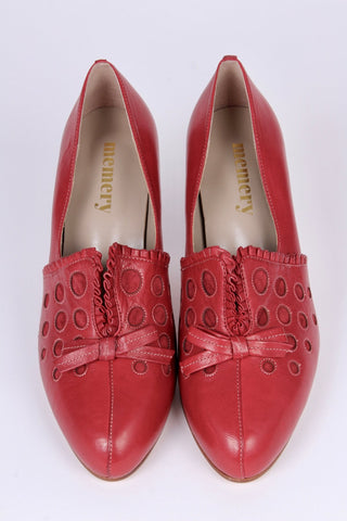 1930s everyday pump with details in suede - red - Stella - memery