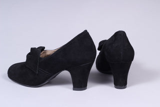 1940s style suede pumps with a rosette - Black - Luise - memery