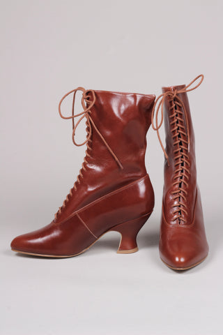 Feminine soft Edwardian style boot with pompadour heel, 1900-1915 - Cognac brown - Rose