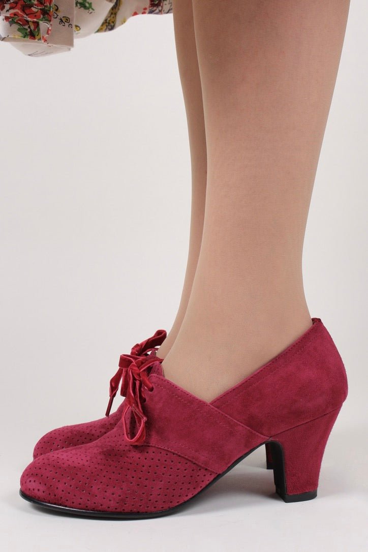 Red vintage shoes for women. 40s vintage retro pumps with 6.7 cm heels memery Red vintage shoes for women. 40s vintage retro pumps with 6.7 cm heels memery