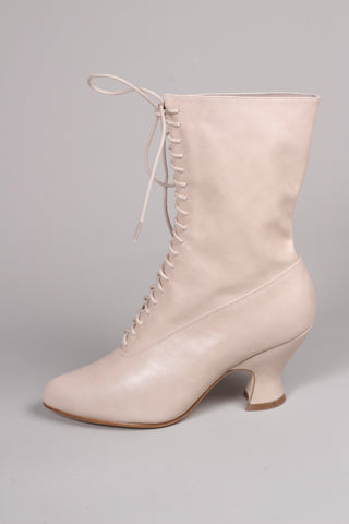 Feminine soft Edwardian boot with pompadour heel, 1900-1915 - Cream - Rose