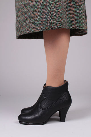 1950s style high heel ankle boots with woolen lining - Black - Laura