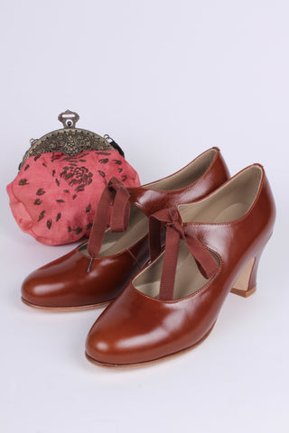 Late 1920's style pumps with shoe lace - Cognac brown - Charlotte