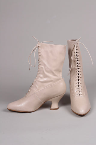 Feminine soft Edwardian boot with pompadour heel, 1900-1915 - Cream - Rose