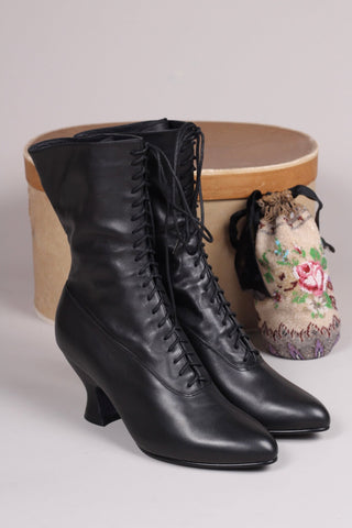 Feminine soft Edwardian boot with pompadour heel, 1900 - 1915 - Black - Rose - memery