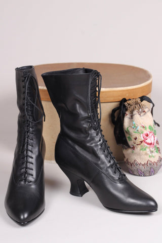 Feminine soft Edwardian boot with pompadour heel, 1900 - 1915 - Black - Rose - memery