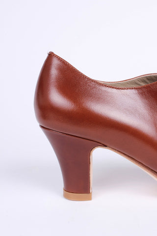 Late 1920's style pumps with shoe lace - Cognac brown - Charlotte - memery