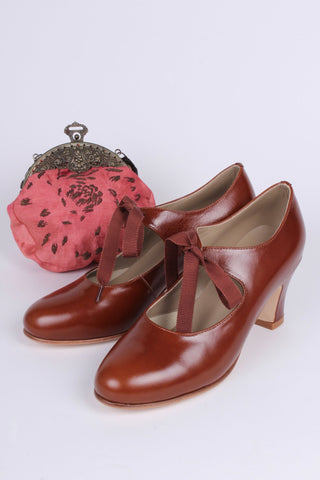 Late 1920's style pumps with shoe lace - Cognac brown - Charlotte - memery