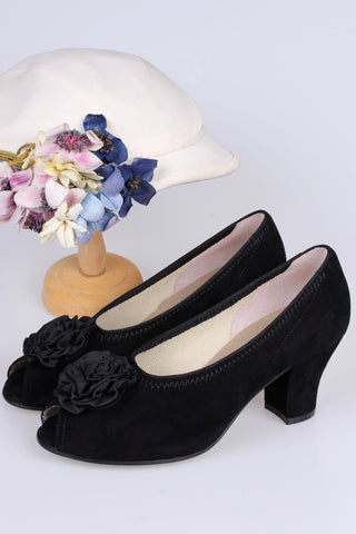 Late 1930s everyday suede pumps with rosetta, black, Jean - memery