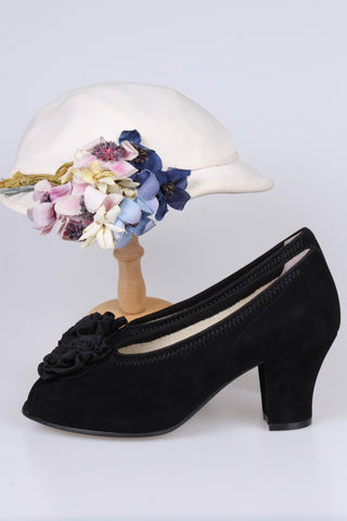 Late 1930s everyday suede pumps with rosetta, black, Jean - memery